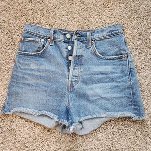 Levi ribcage shorts size 27